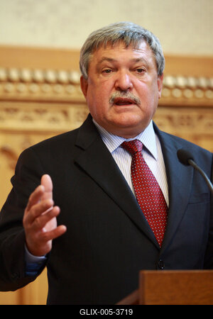 Orbán Viktor és Csányi Sándor sajtótájékoztatója a Parlamentben-stock-foto