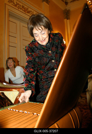 Szabó Magda 88 éves-stock-foto