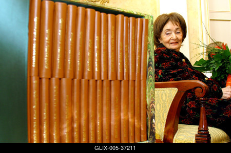 Szabó Magda 88 éves-stock-foto