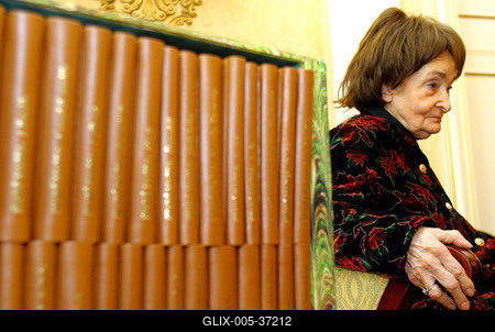 Szabó Magda 88 éves-stock-foto