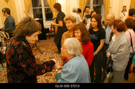 Szabó Magda 88 éves-stock-foto