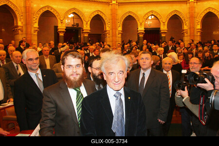 Elie Wiesel Budapesten-stock-foto