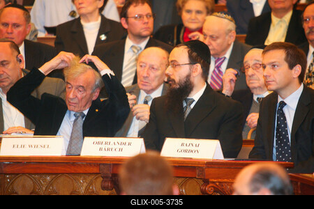 Elie Wiesel Budapesten-stock-foto