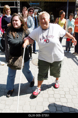 Sztárok bekötött szemmel a Váci utcában-stock-foto