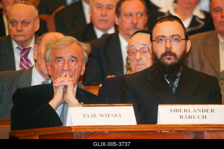 Elie Wiesel Budapesten-stock-foto