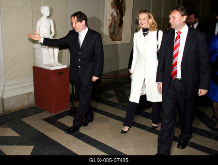 A kulturális miniszter megnyitotta a Van Gogh-kiállítást-stock-foto