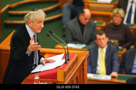 Elie Wiesel Budapesten-stock-foto