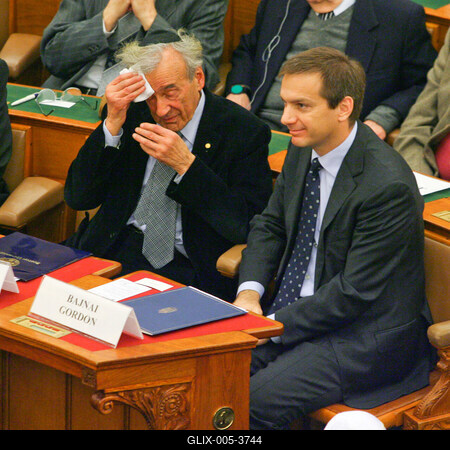 Elie Wiesel Budapesten-stock-foto