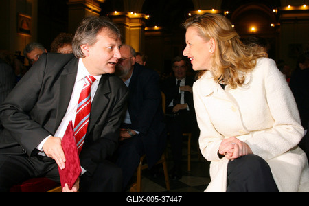 A kulturális miniszter megnyitotta a Van Gogh-kiállítást-stock-foto