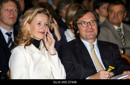 A kulturális miniszter megnyitotta a Van Gogh-kiállítást-stock-foto