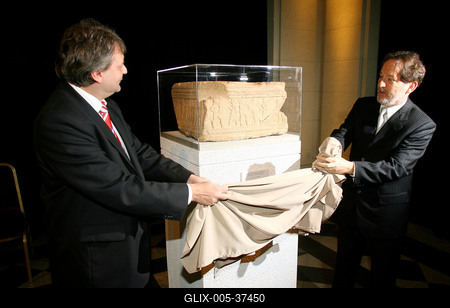 A kulturális miniszter megnyitotta a Van Gogh-kiállítást-stock-foto