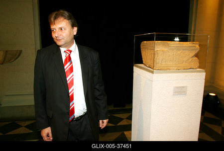 A kulturális miniszter megnyitotta a Van Gogh-kiállítást-stock-foto