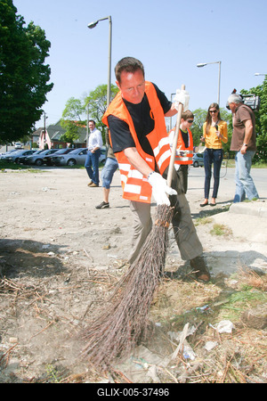 Sztárok takarították a várost-stock-foto