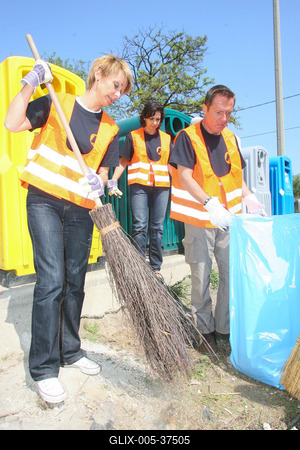 Sztárok takarították a várost-stock-foto