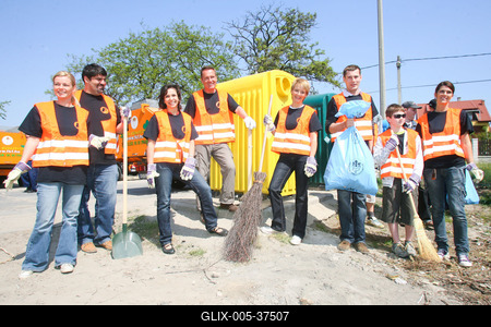 Sztárok takarították a várost-stock-foto
