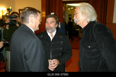 Együttműködést írt alá a Fidesz és a Nemzeti Fórum-stock-foto