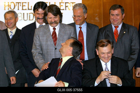 Együttműködést írt alá a Fidesz és a Nemzeti Fórum-stock-foto