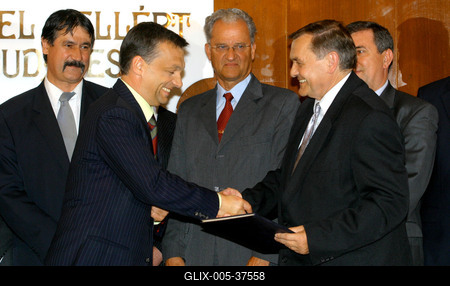 Együttműködést írt alá a Fidesz és a Nemzeti Fórum-stock-foto