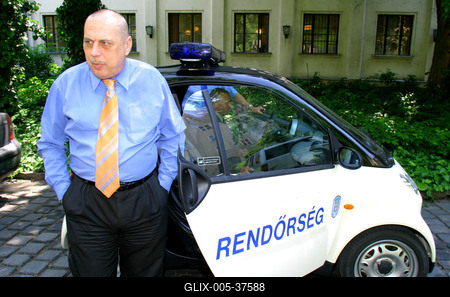 Újabb egy évig járőrözhet a rendőrségi Smart a Budai Várban-stock-foto