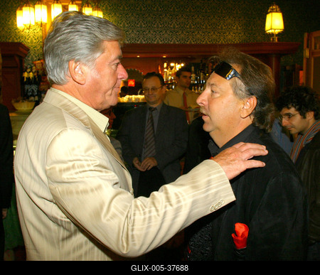 Az Egy szoknya, egy nadrág díszbemutatója az Urániában-stock-foto