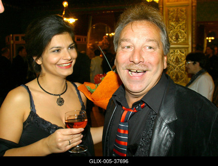 Az Egy szoknya, egy nadrág díszbemutatója az Urániában-stock-foto