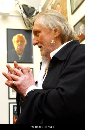 Omega-relikviákból nyílt kiállítás-stock-foto