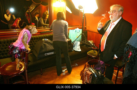 Verebes István kisregényt írt-stock-foto