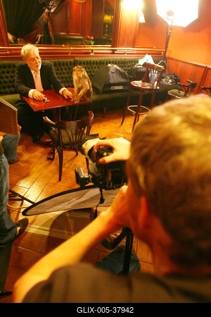 Verebes István kisregényt írt-stock-foto