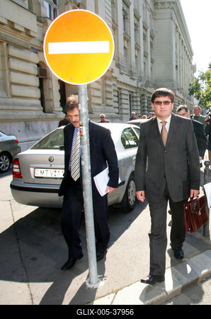 Veres átadja a költségvetést-stock-foto