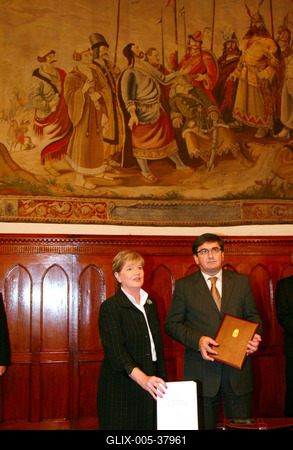 Veres átadja a költségvetést-stock-foto