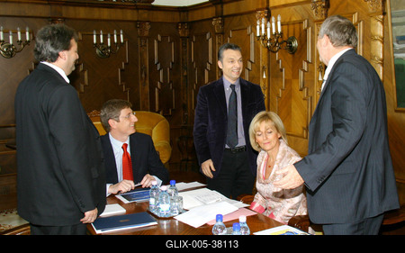 Pártelnökök a miniszterelnök dolgozószobájában-stock-foto