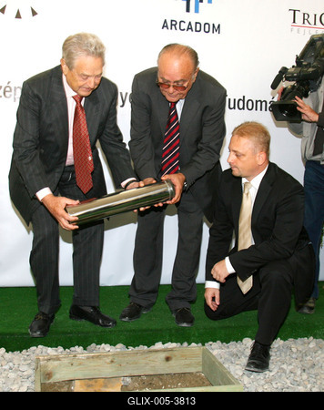 Elhelyezték a Millennium Gate – CEU Business School alapkövét-stock-foto