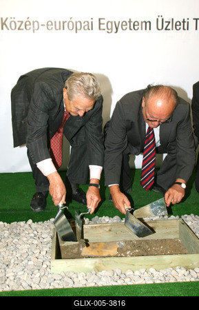 Elhelyezték a Millennium Gate – CEU Business School alapkövét-stock-foto