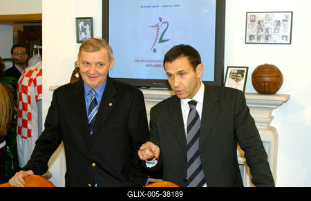 Sajtótájékoztató a 2012-s közös EB-ről-stock-foto