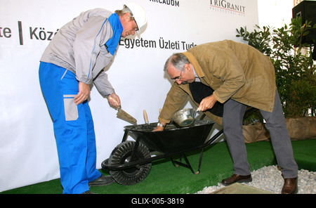 Elhelyezték a Millennium Gate – CEU Business School alapkövét-stock-foto