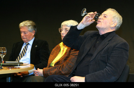 Szabó István és osztálytársai az ügynökmúltról nyilatkoztak-stock-foto