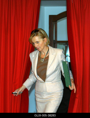 Együttműködési megállapodást kötött az MDF és a Tisztelet Társasága-stock-foto