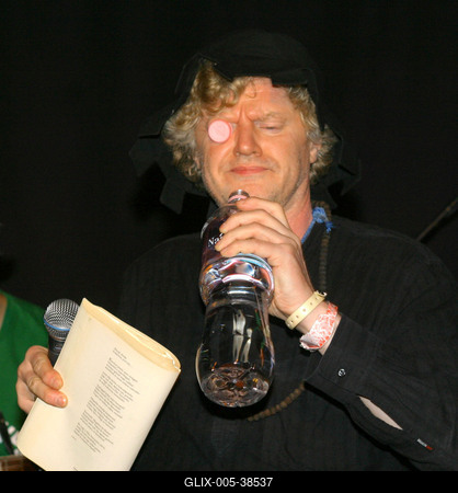 Guinness rekordra készül Müller Péter Sziámi-stock-foto