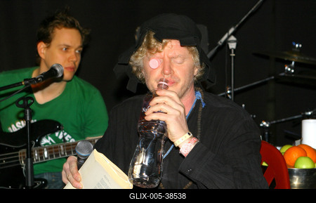 Guinness rekordra készül Müller Péter Sziámi-stock-foto