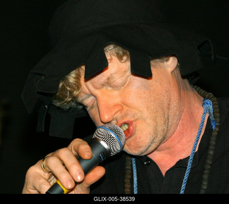 Guinness rekordra készül Müller Péter Sziámi-stock-foto