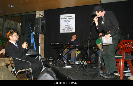 Guinness rekordra készül Müller Péter Sziámi-stock-foto