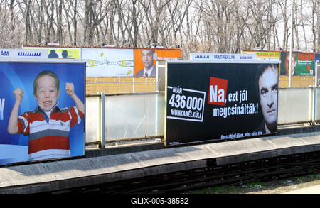 Választási plakátok-stock-foto