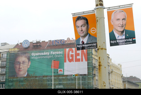 Budapest, 2006.03.23.
Választási plakátok Budapesten, a Margit hídon.-stock-foto