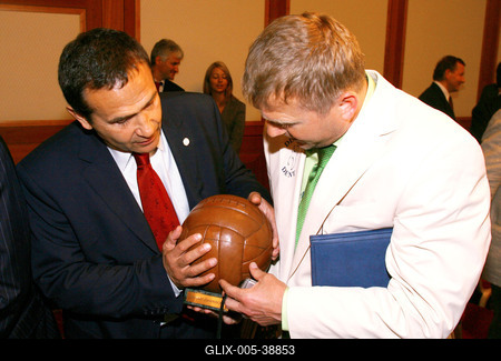 Bemutatták az Európa-bajnokság pályázati anyagát-stock-foto