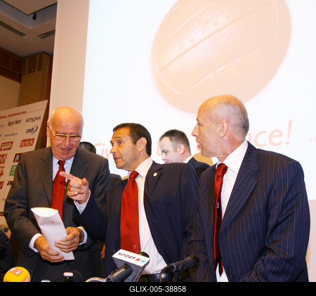 Bemutatták az Európa-bajnokság pályázati anyagát-stock-foto