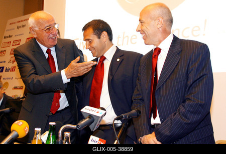 Bemutatták az Európa-bajnokság pályázati anyagát-stock-foto