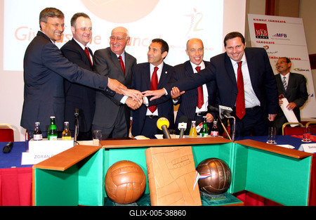 Bemutatták az Európa-bajnokság pályázati anyagát-stock-foto