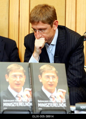 Megjelent Debreczeni József Az új miniszterelnök című könyve-stock-foto