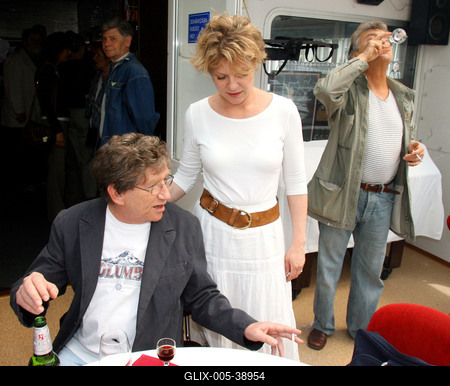 A Dunán zárták az évadot a Vígszínház művészei-stock-foto