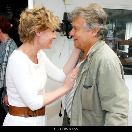 A Dunán zárták az évadot a Vígszínház művészei-stock-foto